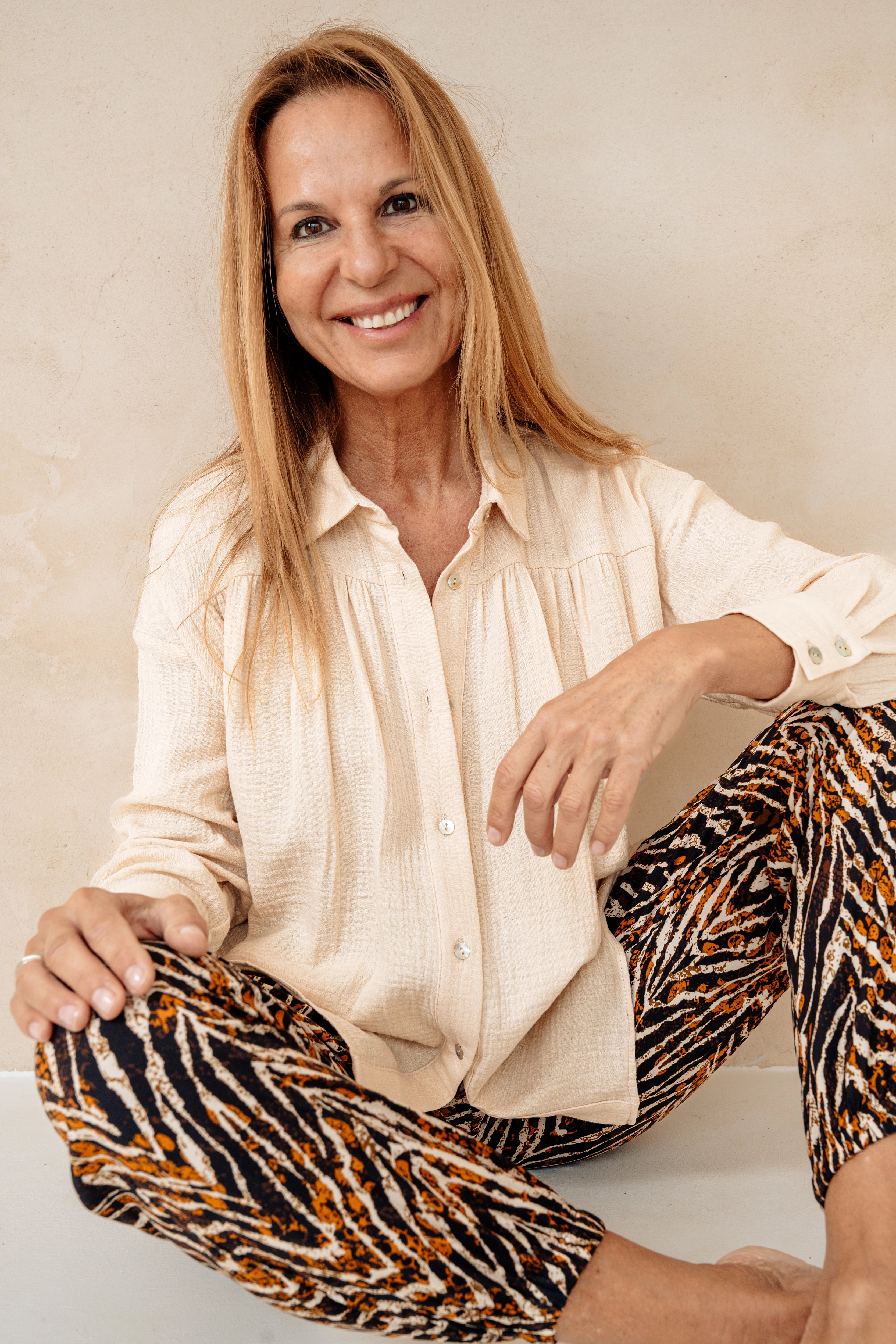 ABRIL - CAMISA BEIGE ALGODÓN