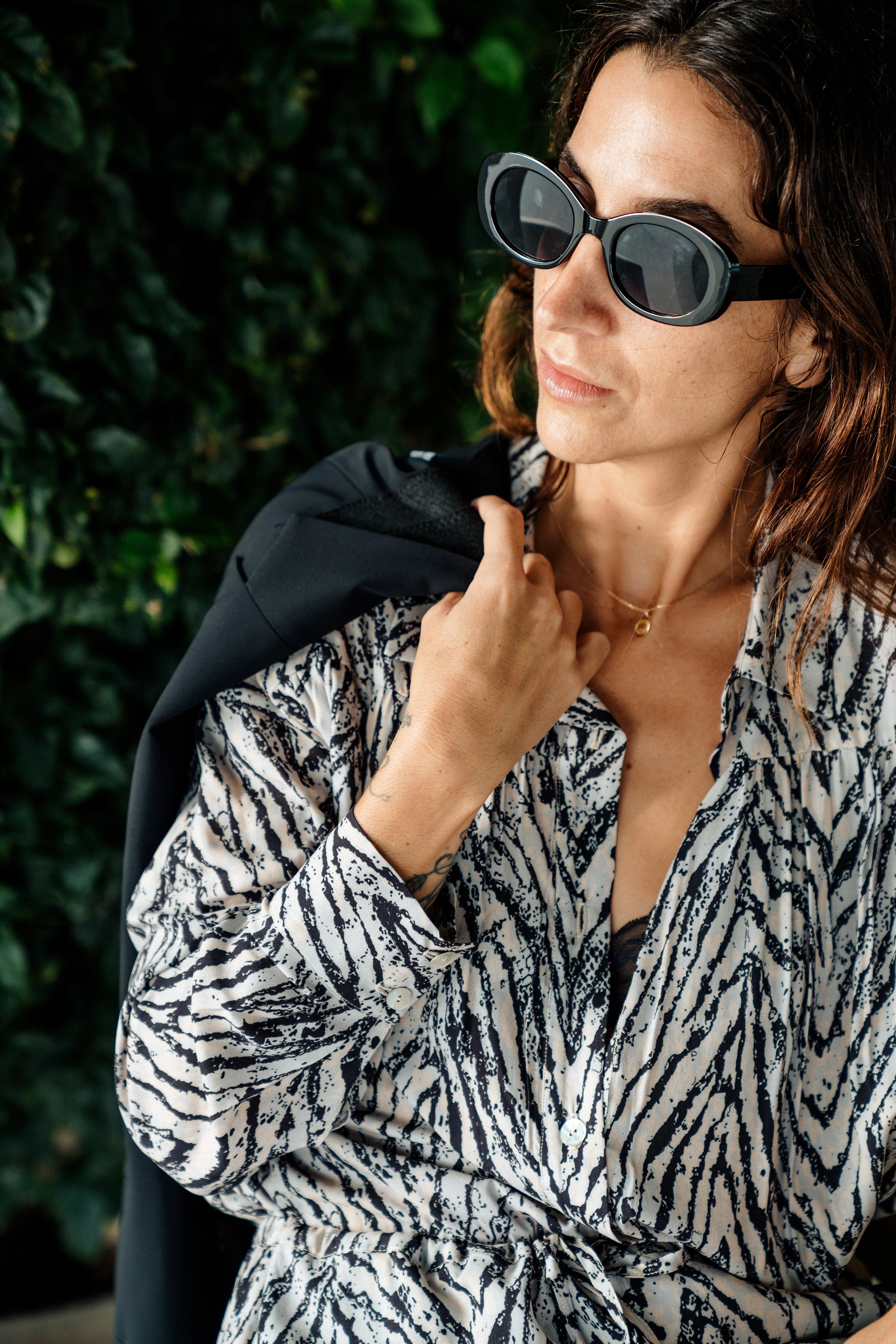 ABRIL - CAMISA TIGRE GRIS