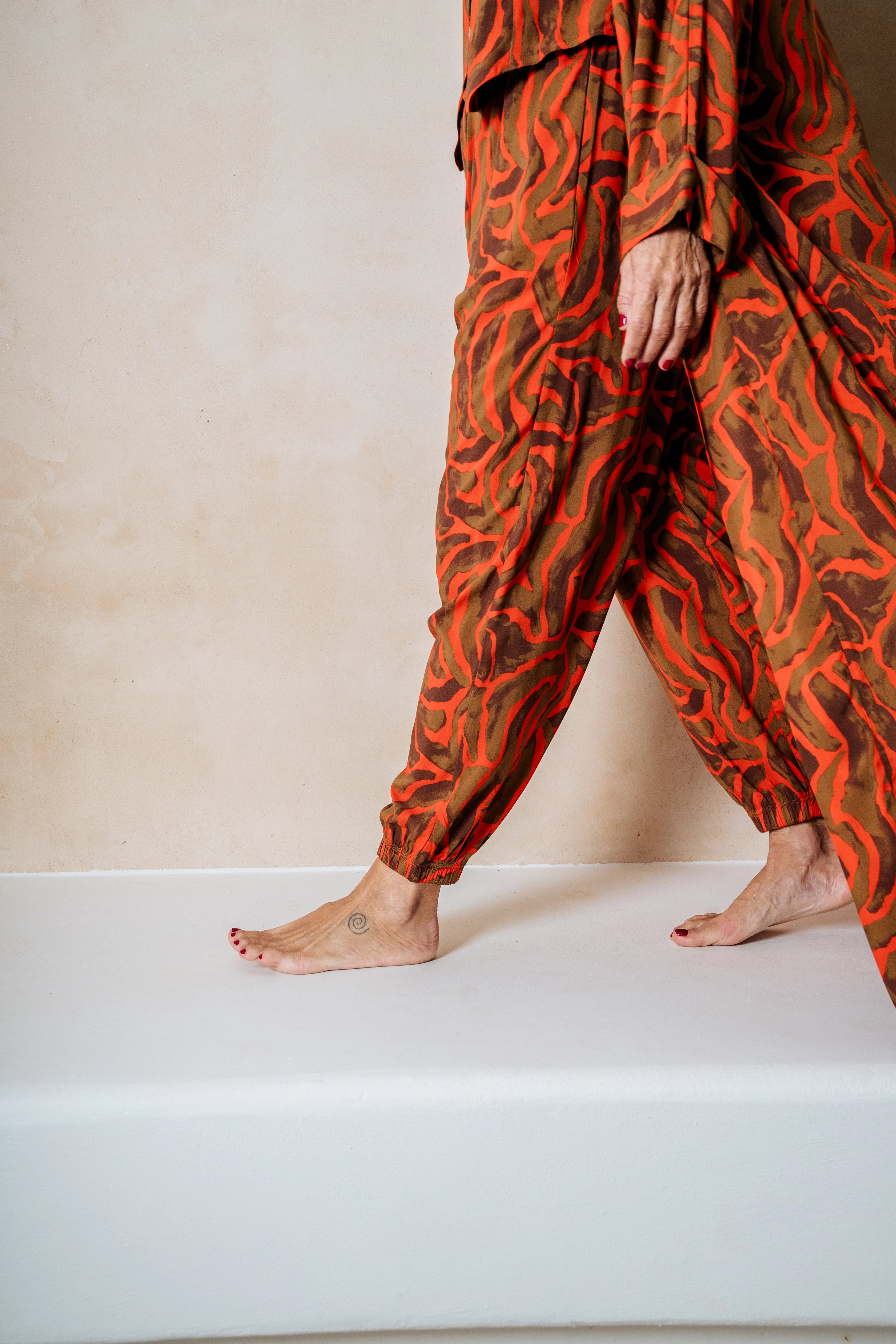 KIRAN - PANTALÓN CEBRA ROJA