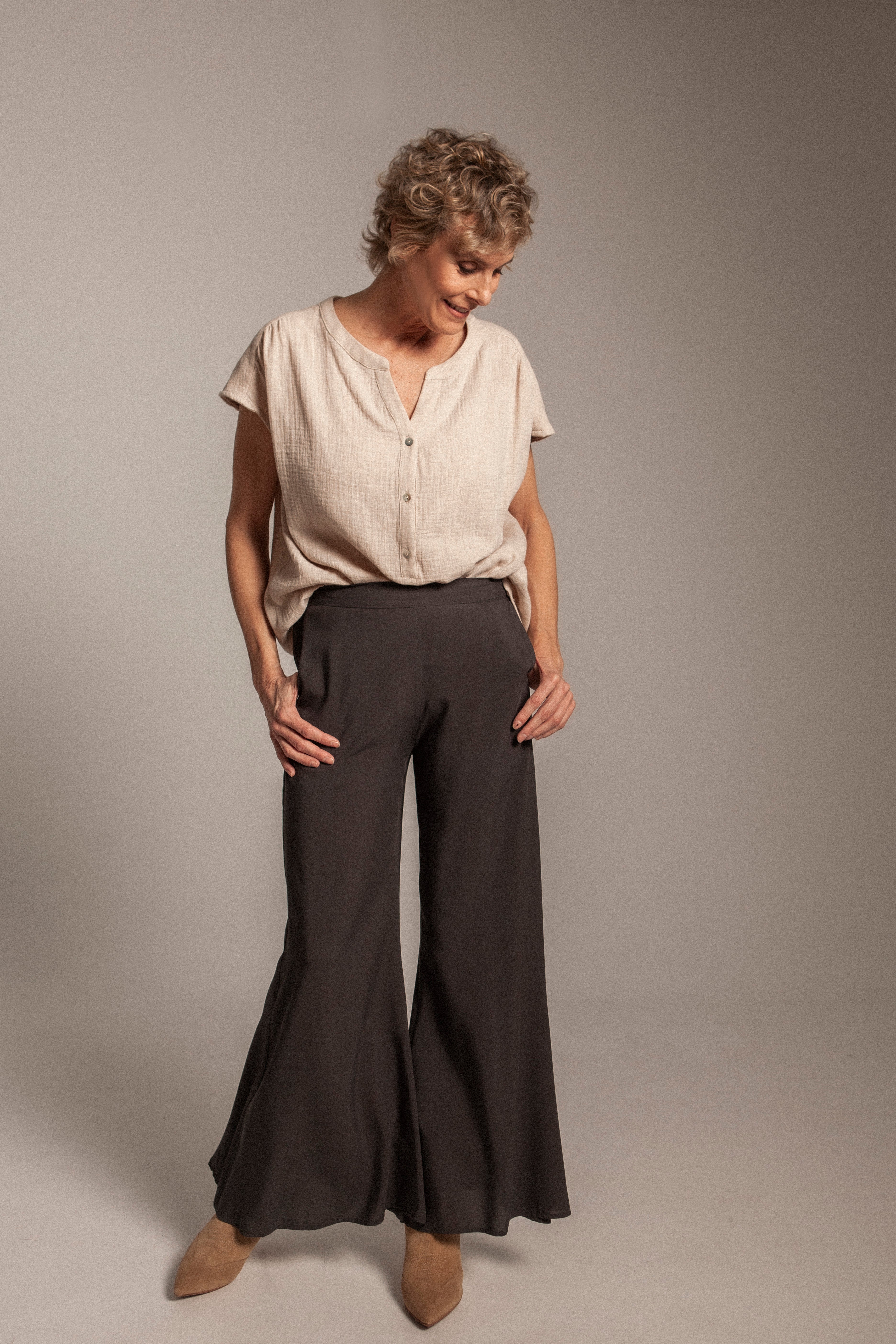 DEO - PANTALÓN GRIS PLOMO