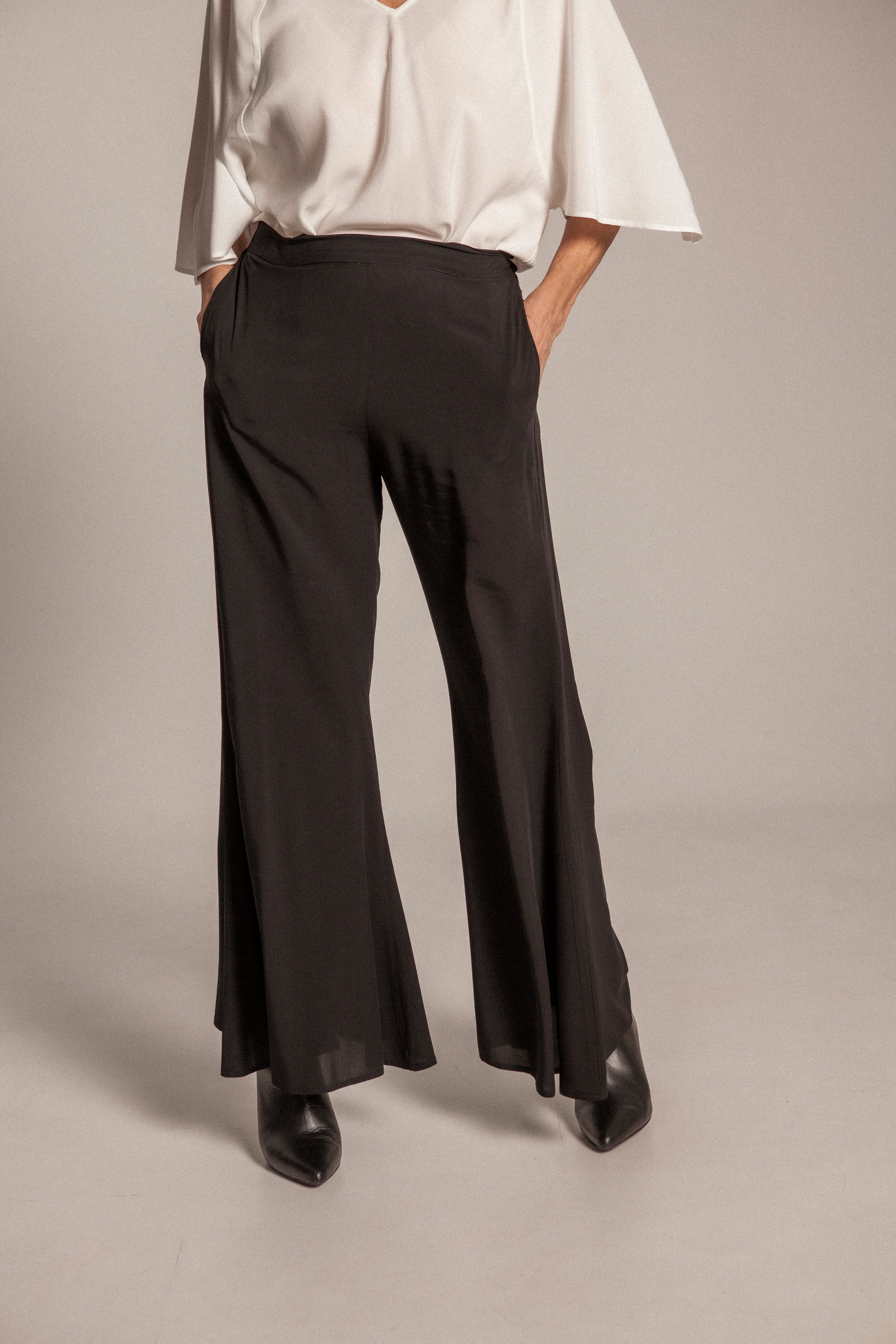 DEO - PANTALÓN NEGRO
