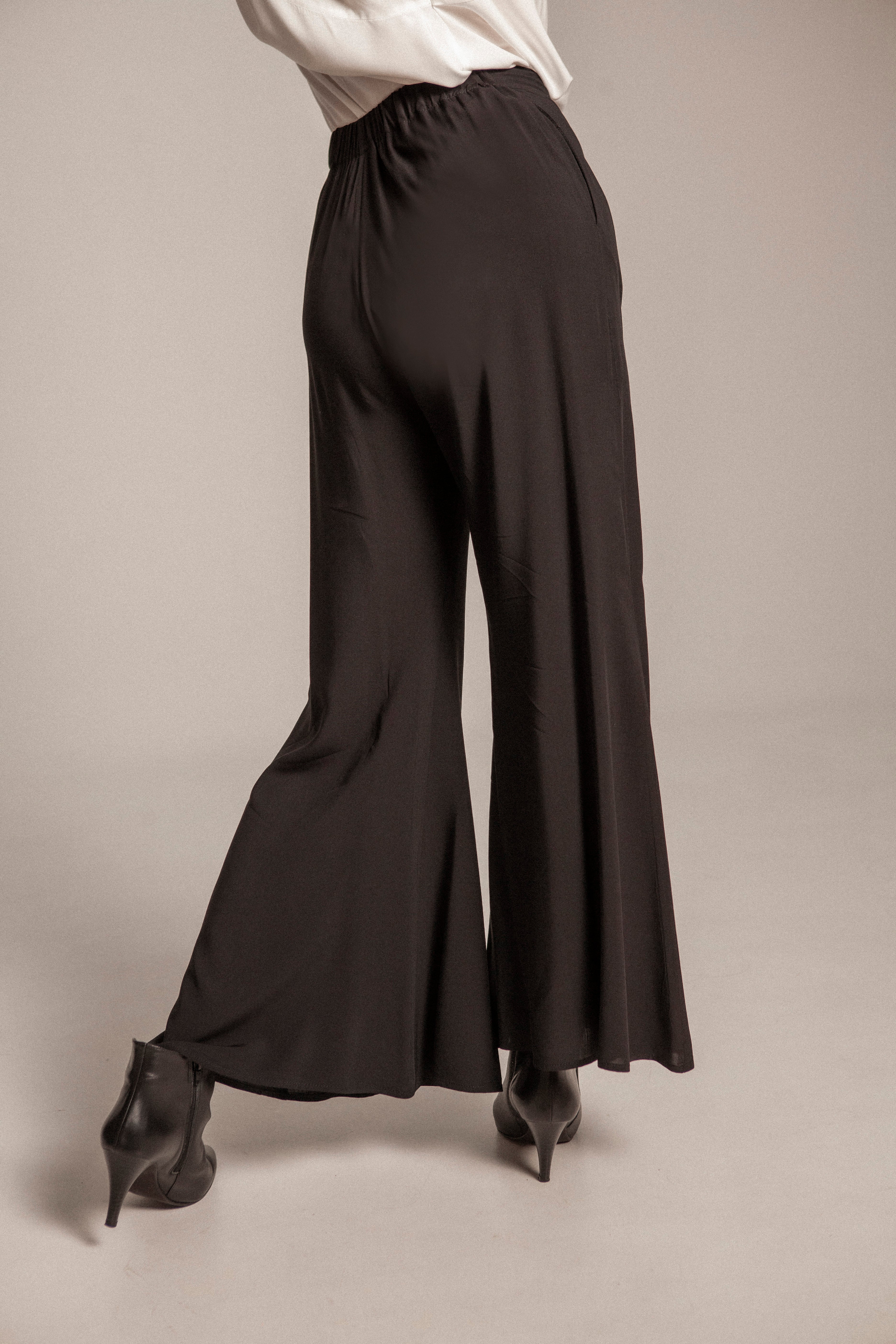 DEO - PANTALÓN NEGRO