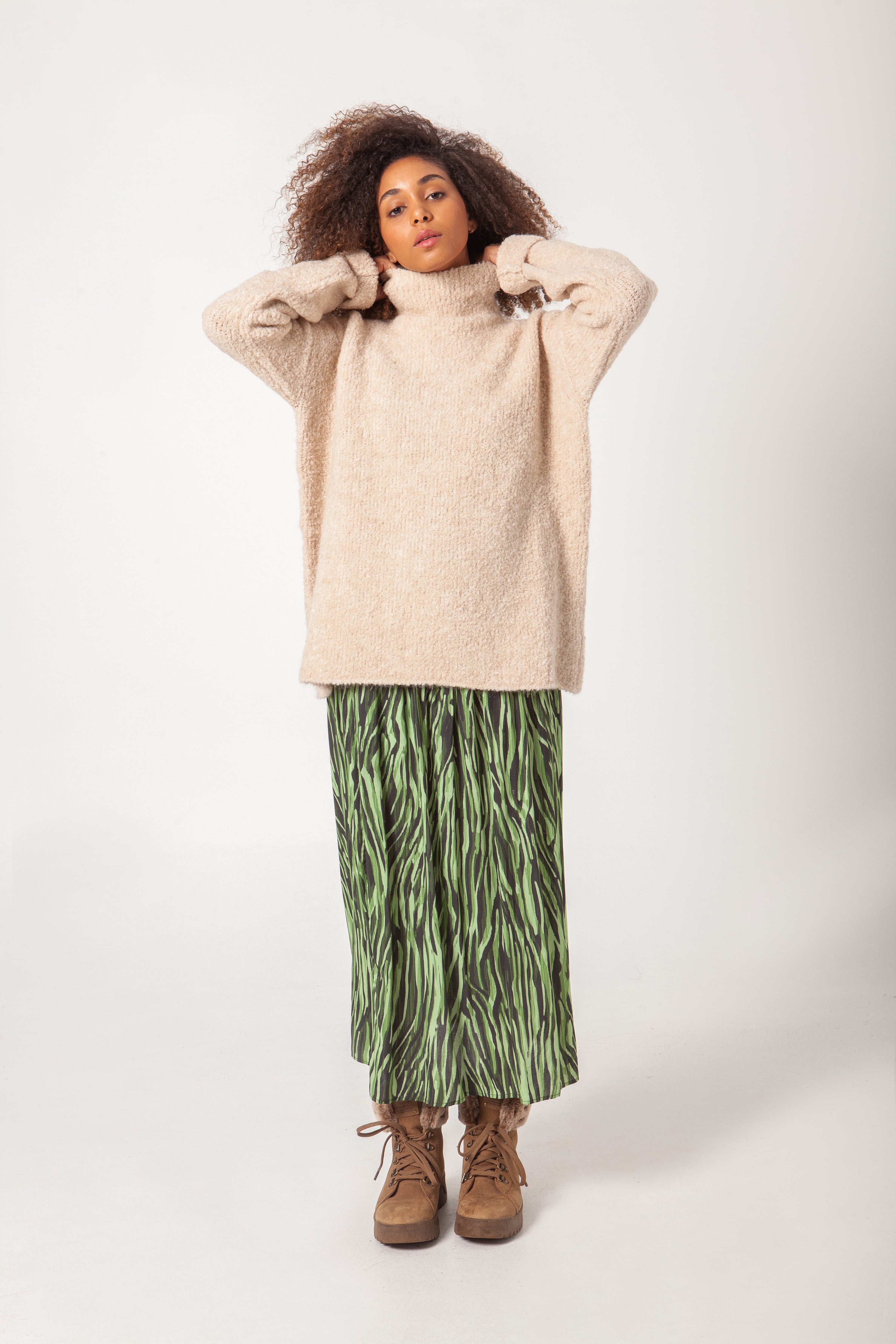 Jersey cuello cisne bouclé crudo
