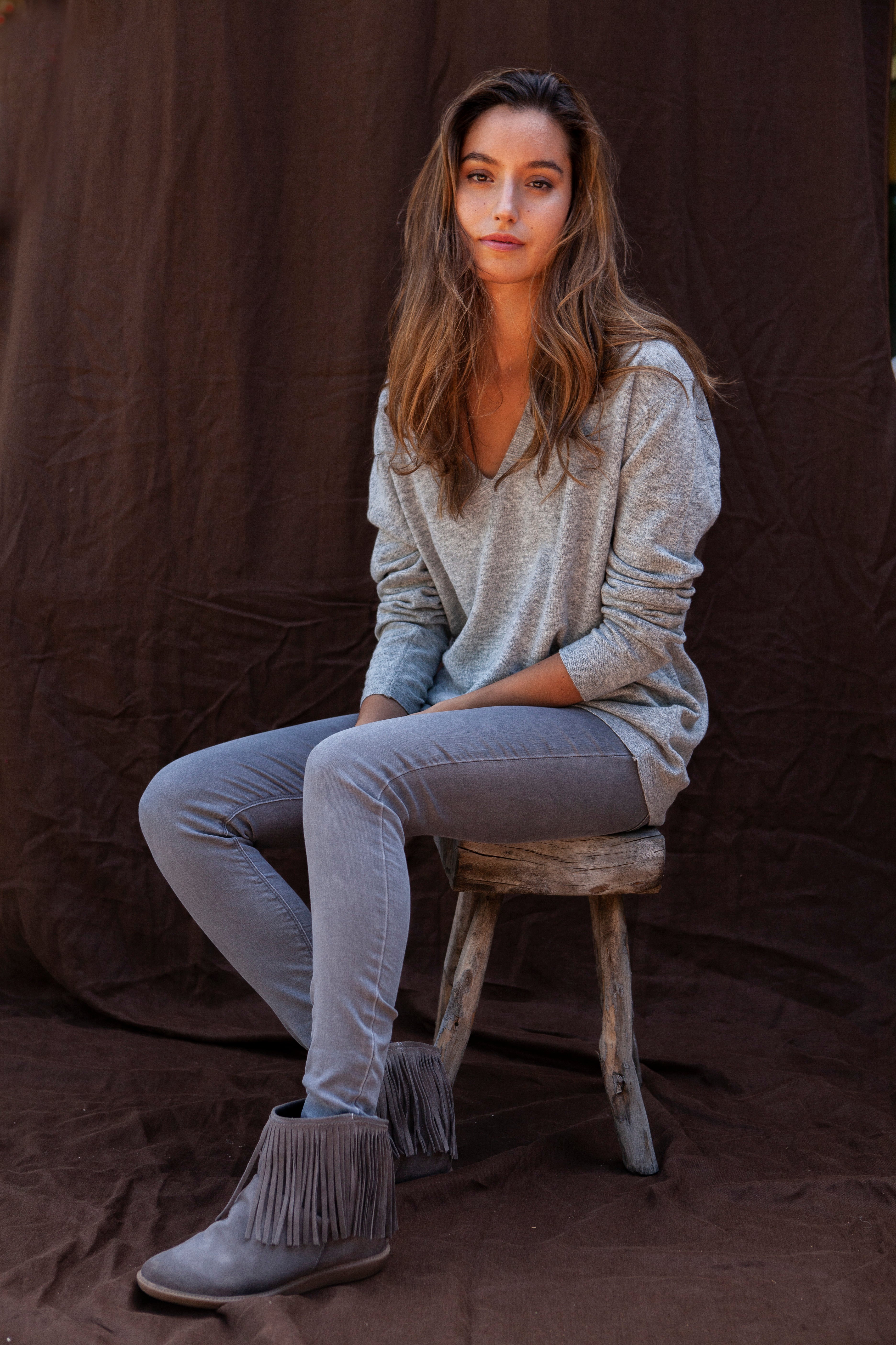 Jersey cuello pico mixto cashmere Gris