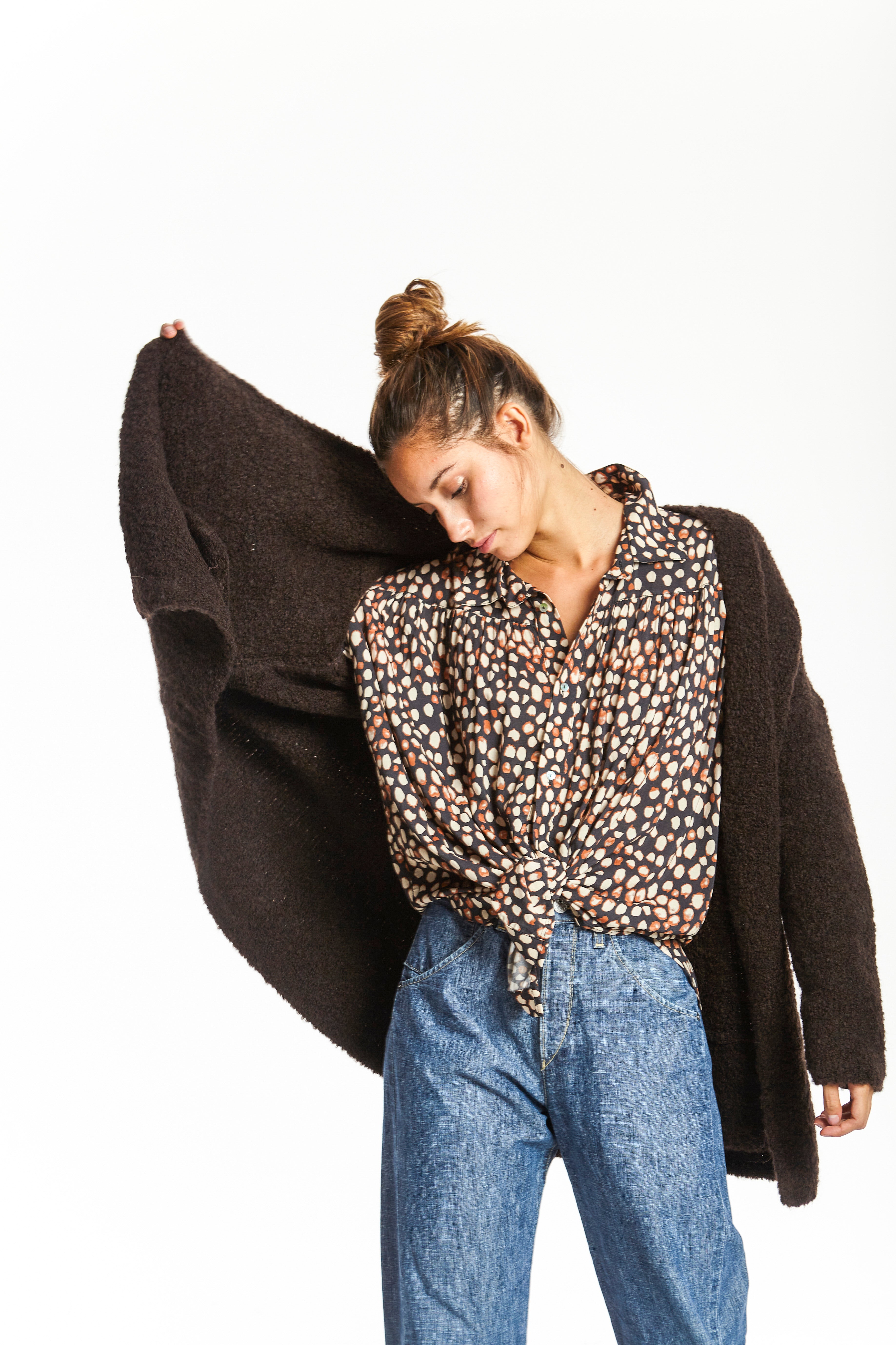 CHAQUETA BOUCLÉ MARRÓN