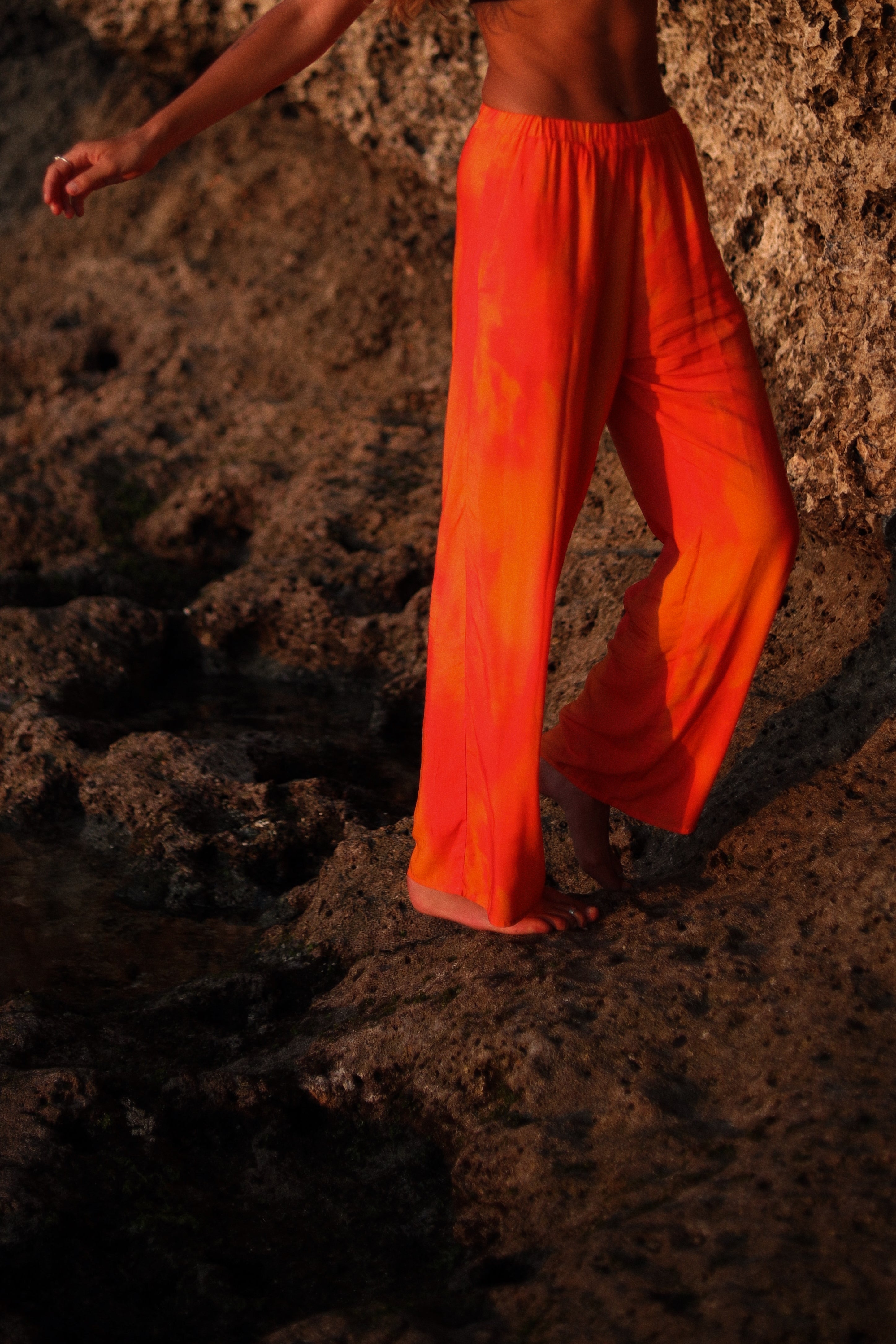 HUGO - PANTALÓN ESTAMPADO CORAL